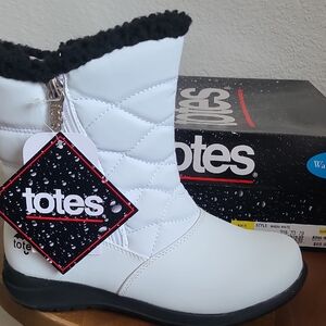 Totes Womens White Quilted Snow Boots with Black Trim